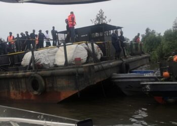 Six Oil Thieves Nabbed In Warri, Barge Destroyed