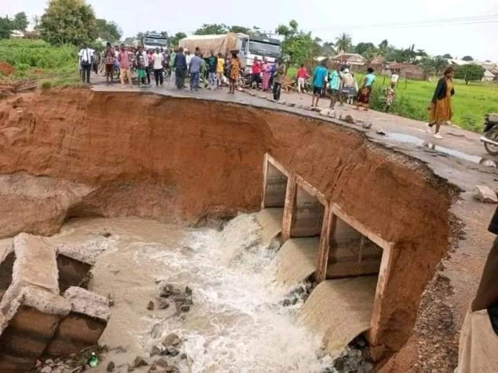N38bn Benue road commissioned by Buhari collapsed