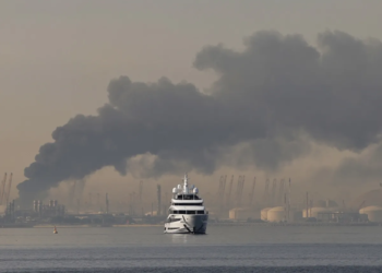 Iran Escalates Gulf Attacks as Dubai Airports Reel, Ships Hit in Hormuz Crisis