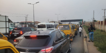 Truck somersaults on Otedola Bridge, causing traffic gridlock