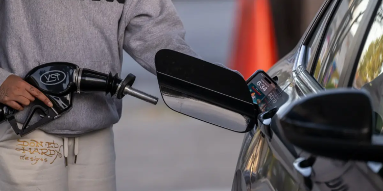 US Gas Price Hits $4 Per Gallon, Highest Since 2022 as Global Oil Shock Deepens