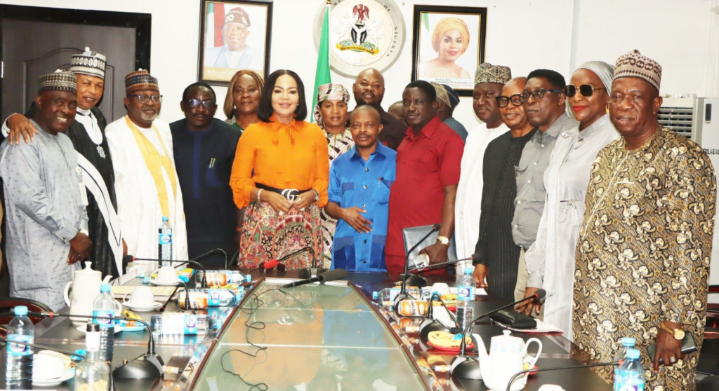 Federal Government wage award ultimatum